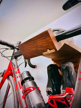Charger l'image dans la galerie, Support vélo multifonction en bois – Vélo, casque, chaussures et vêtements