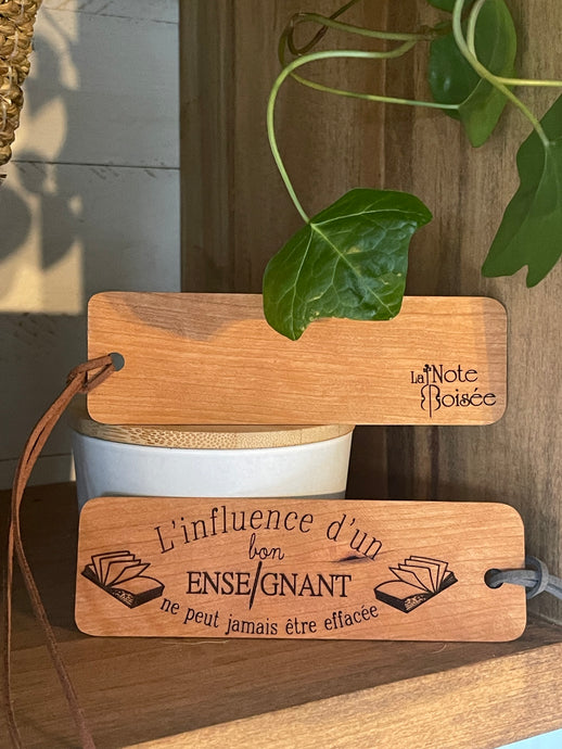 Magnifique signet pour enseignant pour cadeau reconnaissance. Expédition gratuite
