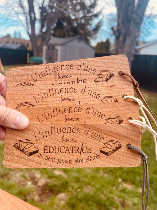 Signet pour éducatrice pour cadeau reconnaissance. Expédition gratuite