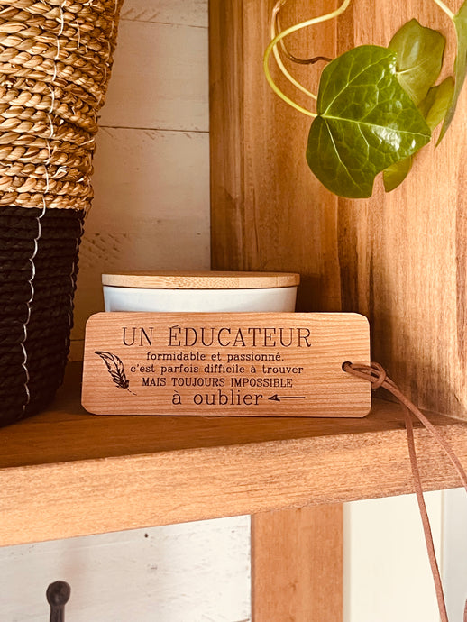 Magnifique signet éducateur pour cadeau reconnaissance. Expédition gratuite