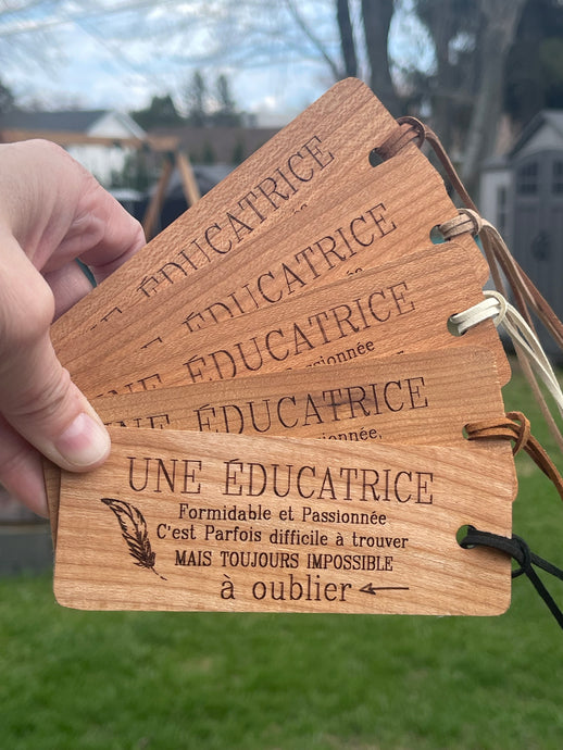 Signet pour éducatrice (eur) pour cadeau reconnaissance. Expédition gratuite