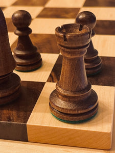 Échiquier authentique jeu d'échecs prêt à jouer avec pions inclus. Livraison gratuite