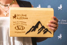 Charger l'image dans la galerie, Trophée et plaque en bois massif – Événementiel