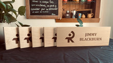 Charger l'image dans la galerie, Enseigne de porte personnalisée en bois