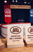 Charger l'image dans la galerie, 🏆 Trophées &amp; Plaques de Reconnaissance en Bois Massif — Format 4 x 6 — Gravure Personnalisée  Fabriqués au Québec | Bois massif véritable | Prix de gros disponibles