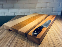 Charger l'image dans la galerie, Grande planche à découper en bois massif – Bois de bout – Fabrication artisanale québécoise (2 formats disponibles)