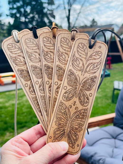 Magnifique signet papillons en bois d'érable. Expédition gratuite