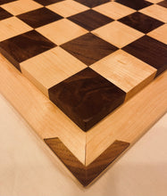Charger l&#39;image dans la galerie, Échiquier authentique jeu d&#39;échecs prêt à jouer avec pions inclus. Livraison gratuite