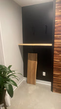Charger l'image dans la galerie, Tablettes en bois d’acacia sur mesure – Live edge ou bord droit – Fabrication artisanale québécoise