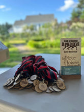 Charger l'image dans la galerie, Médailles sportives en bois personnalisées – Prix de gros – Québec