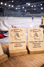 Charger l'image dans la galerie, 🏆 Trophées &amp; Plaques de Reconnaissance en Bois Massif — Format 4 x 6 — Gravure Personnalisée  Fabriqués au Québec | Bois massif véritable | Prix de gros disponibles